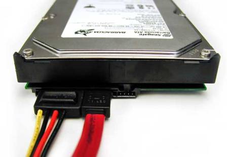 Chequear el cable IDE o SATA del disco duro para resolver Non System Disk or Disk Error